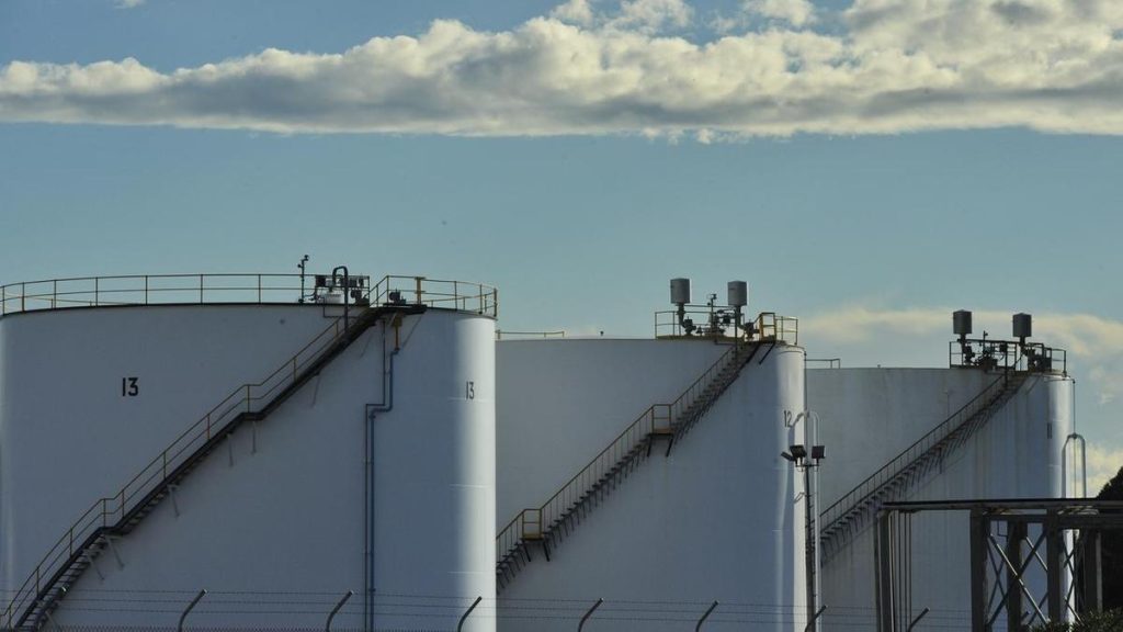 Under the pump: extra fuel to flow as premiers, PM meet