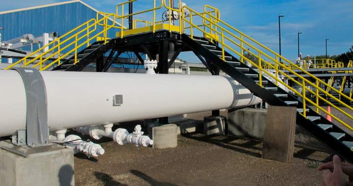 Trump signs several pipeline permits to facilitate Canada-U.S. oil transport