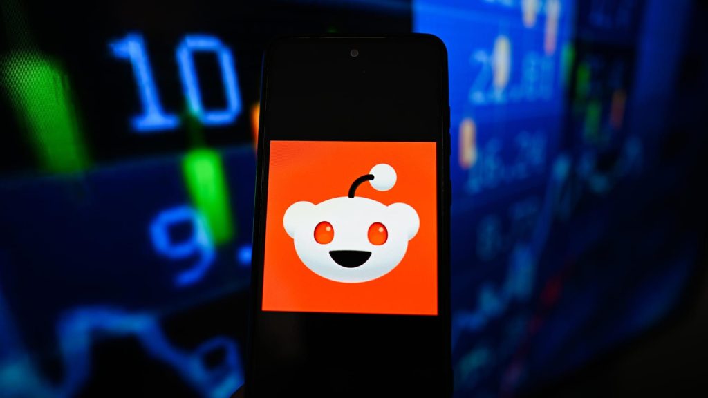 Reddit stock drops after Meta launches Forum app