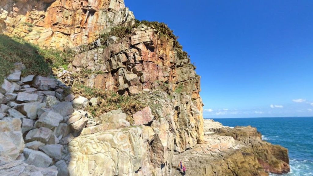 Singaporean injured after 10m fall at popular Taiwan rock climbing site Longdong: Reports