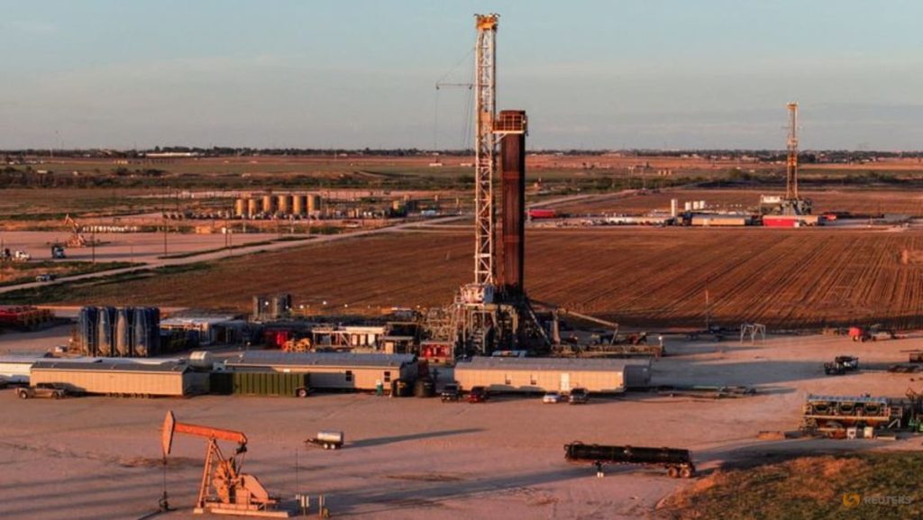 Oil climbs but markets shrug off US-Iran deadlock