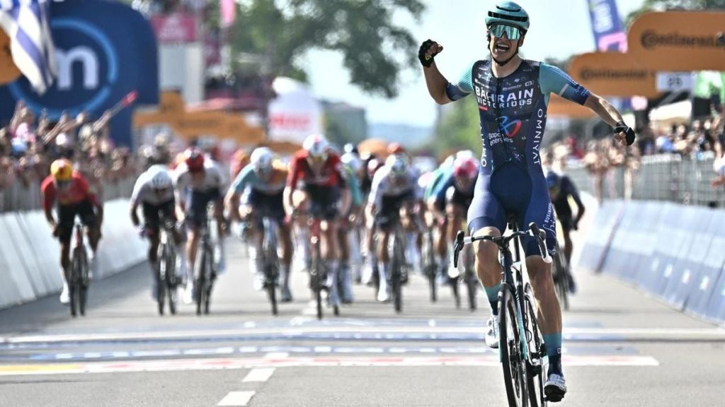 Segaert steals a march to win Giro's 12th stage