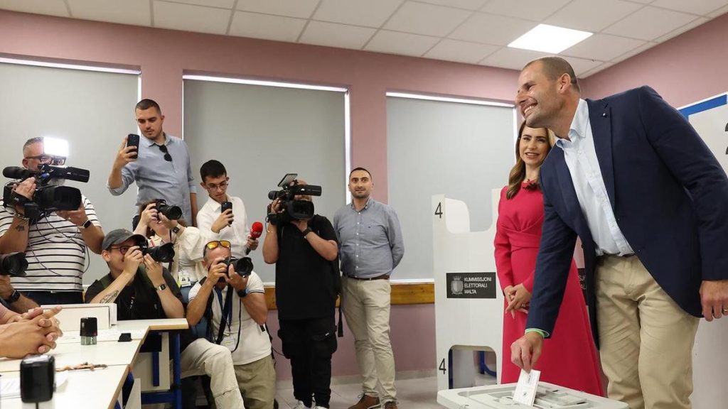 Maltese hold vote, expected to favour prime minister