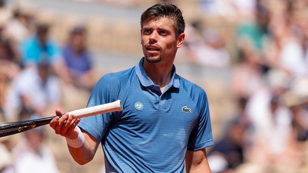 French Open player begs umpire for emergency bathroom break on court