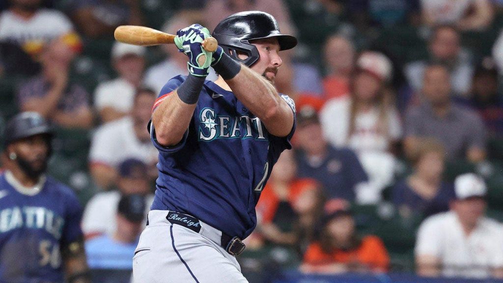 Cal Raleigh ends 38 at-bat hitless streak after unorthodox idea to get on track