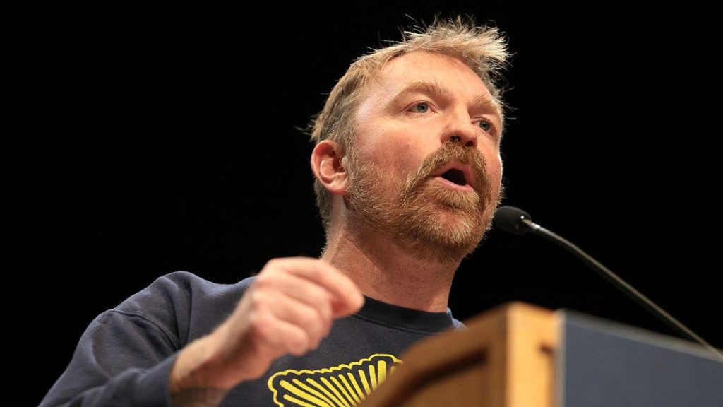Maine Senate candidate Graham Platner sent explicit texts to women while married