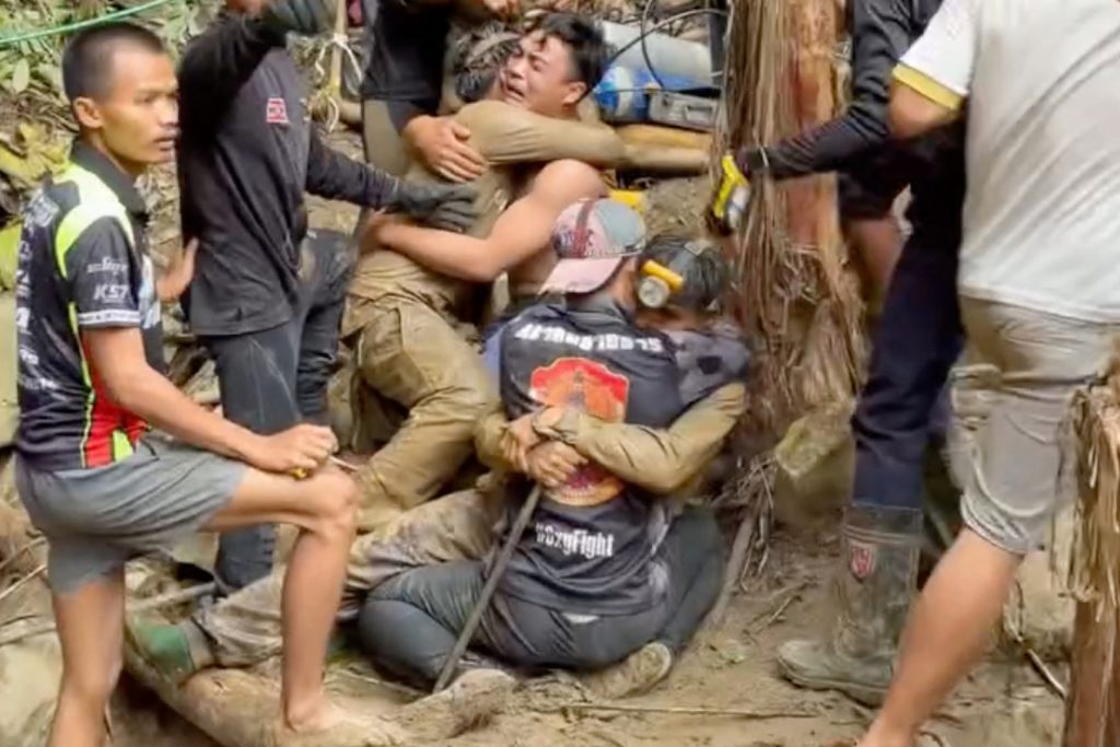 Emotional scenes as more survivors pulled from flooded Laos cave | Newsfeed