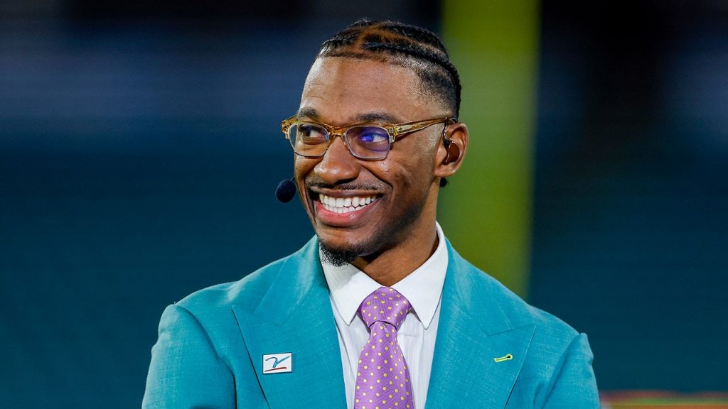 RG3 visits Memorial Day Poppy Wall of Honor as son of Army veterans