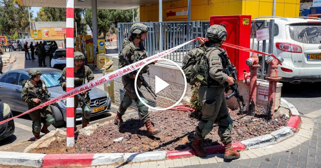 Arab Israeli Opens Fire, Killing 1 and Injuring at Least 5