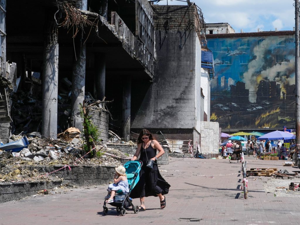 Missile strike kills three in Ukraine as Russia feels war’s economic strain | Russia-Ukraine war News