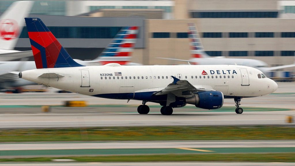 FAA probes plane go-around due to aircraft leaving from intersecting runway