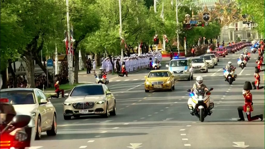 Thousands mourn Thai princess as body taken to lie in state in Bangkok | Newsfeed