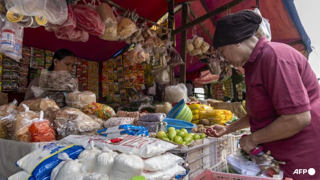 Indonesia announces US$1.48 billion stimulus, mostly for food handouts