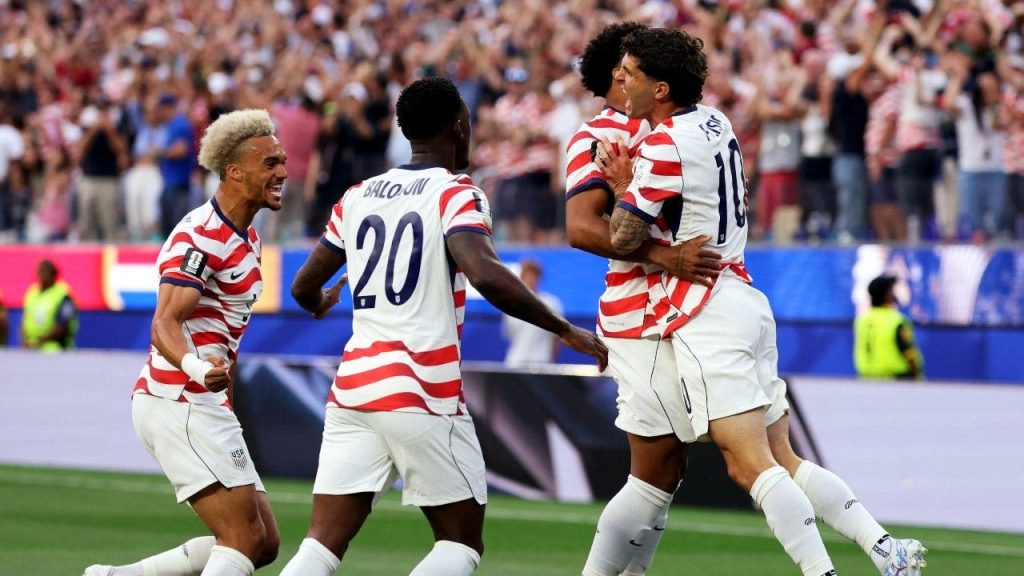 USMNT clinches World Cup knockout stage with win over Australia in Seattle