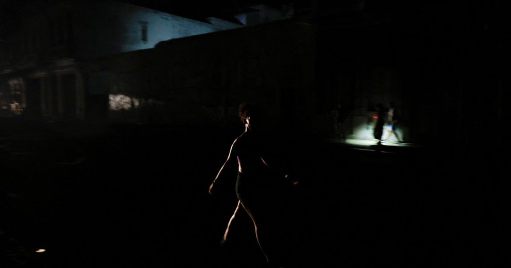 Cuba slowly getting power back after third nationwide blackout in 6 months: “This is agony”