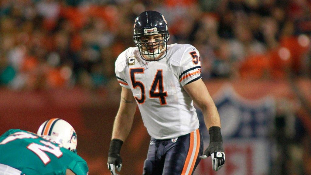 Brian Urlacher says Bears Indiana move is a ploy, backs Soldier Field