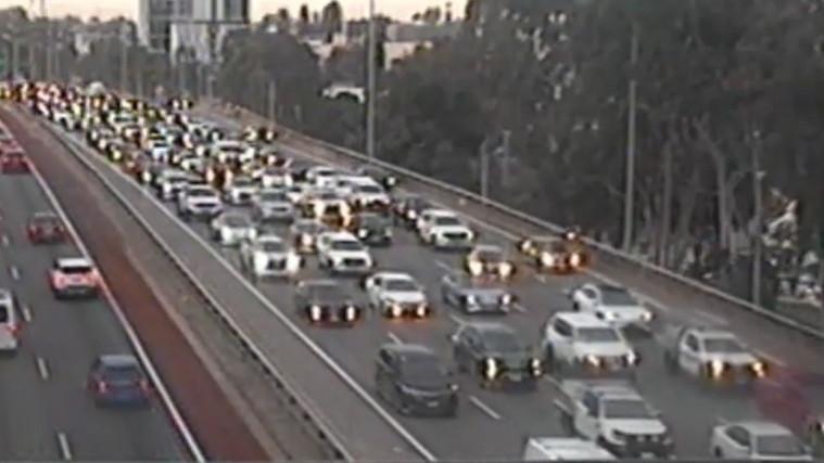 Perth traffic: Chaos as breakdown blocks lane on Mitchell Freeway southbound in Perth CBD