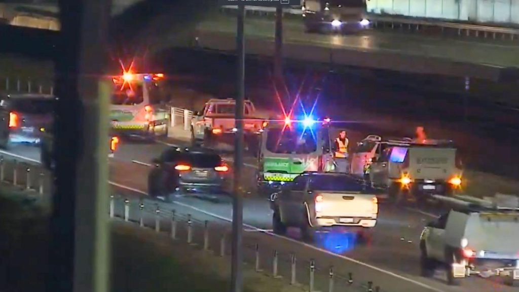 Ugly crash shuts part of Mitchell Freeway as emergency crews respond to early-morning traffic chaos