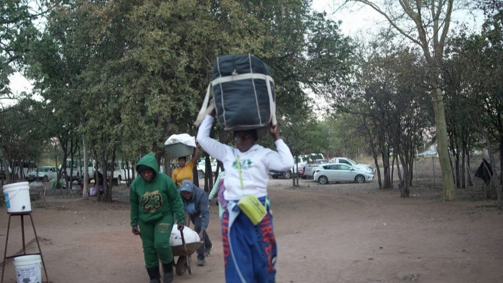 Zimbabweans return home amid xenophobic violence in South Africa | Racism