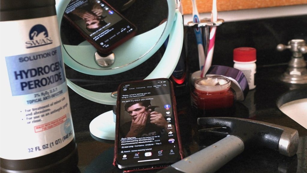 Looksmaxxing trend signals mentorship gap for young men, pundit says