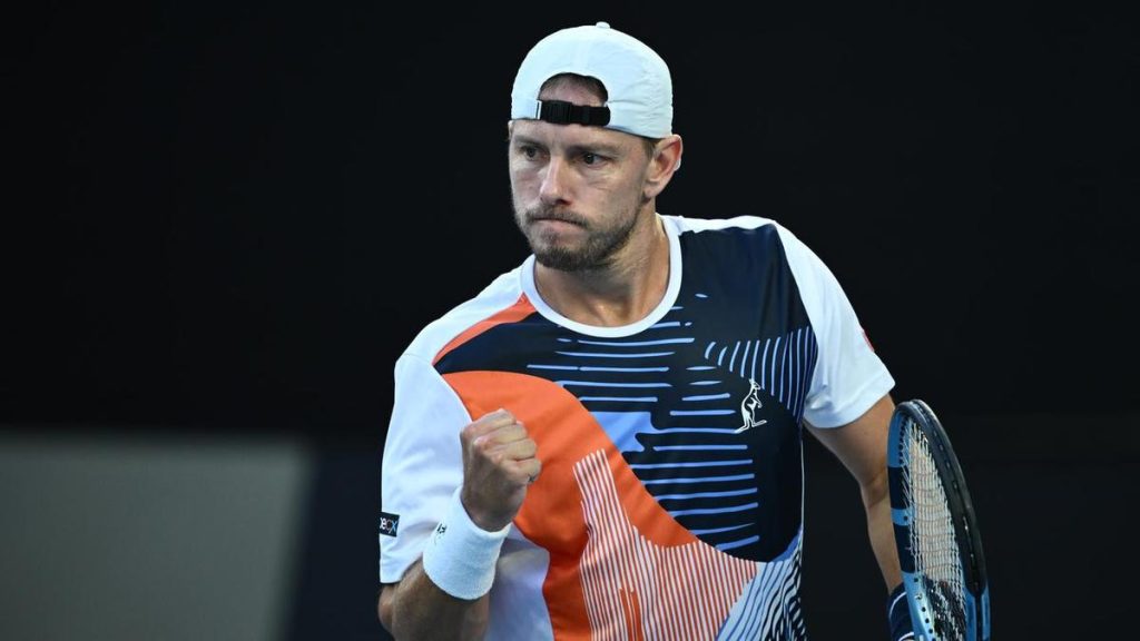 Duckworth through to Winston-Salem quarter-finals