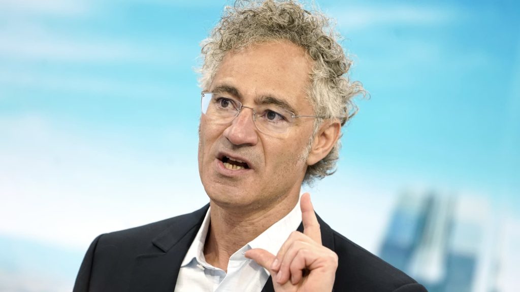 Palantir stock rises 30% on soaring commercial revenue, AI sovereignty