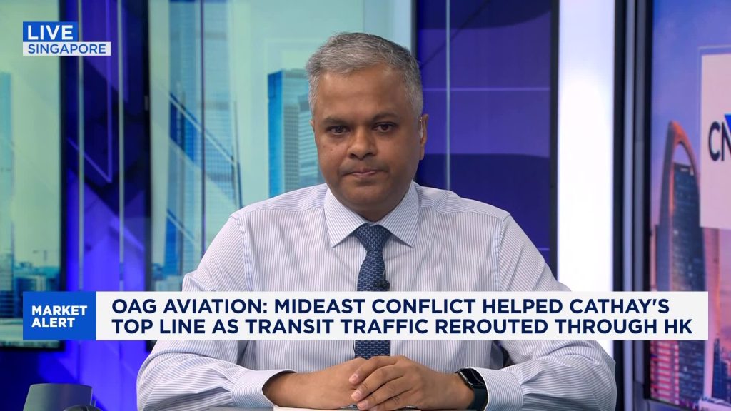 Jet fuel hedging softens record costs