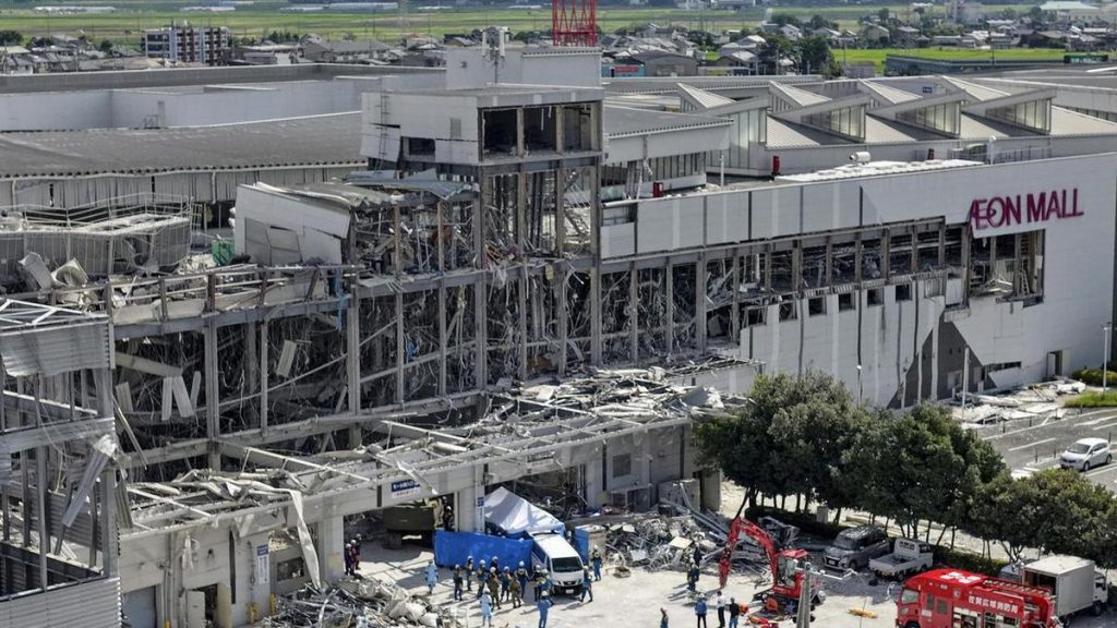 Japan ends rescue operation at collapsed mall