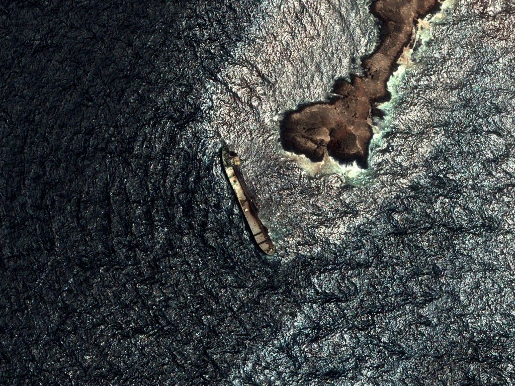 Oman trying to contain extensive oil spill from stricken tanker | Environment News