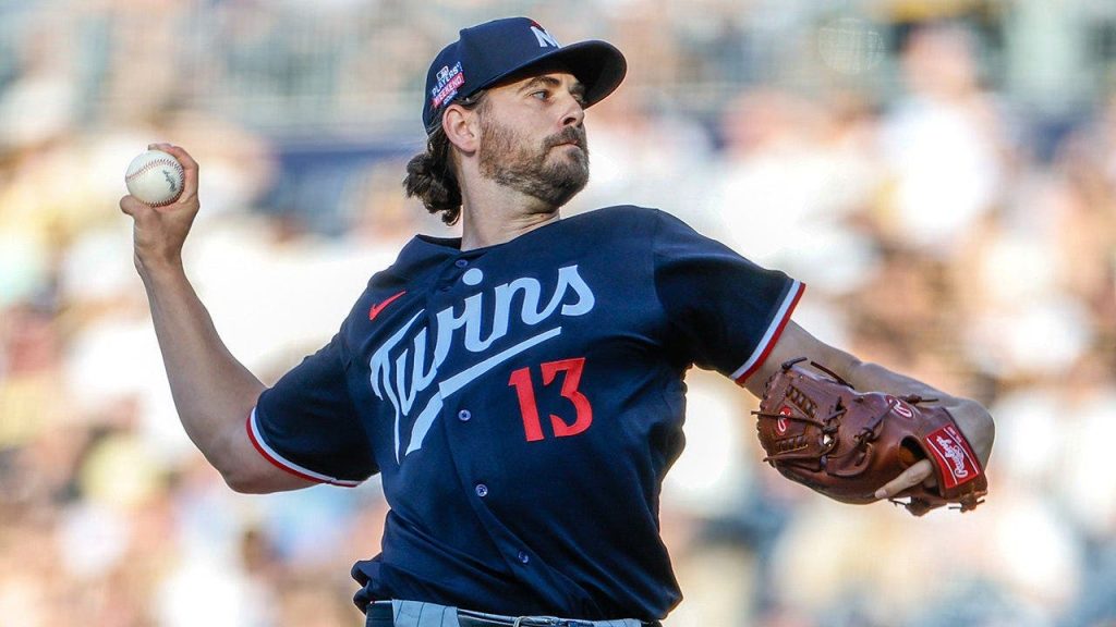 Luis Castillo faces Dean Kremer as White Sox and Twins meet in crucial AL Central series