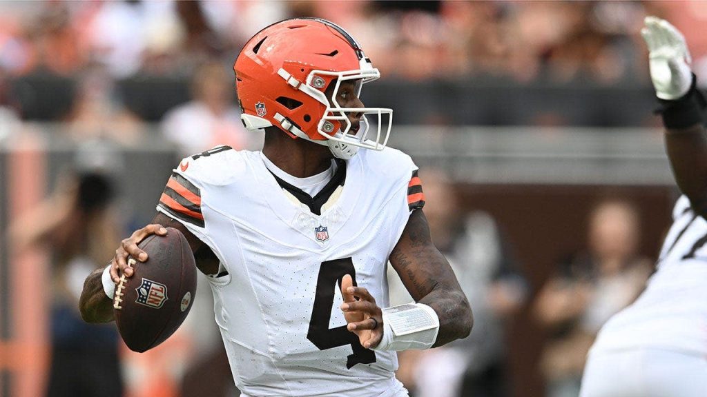 Deshaun Watson booed by Browns fans, fires back after poor outing opens door for Shedeur Sanders