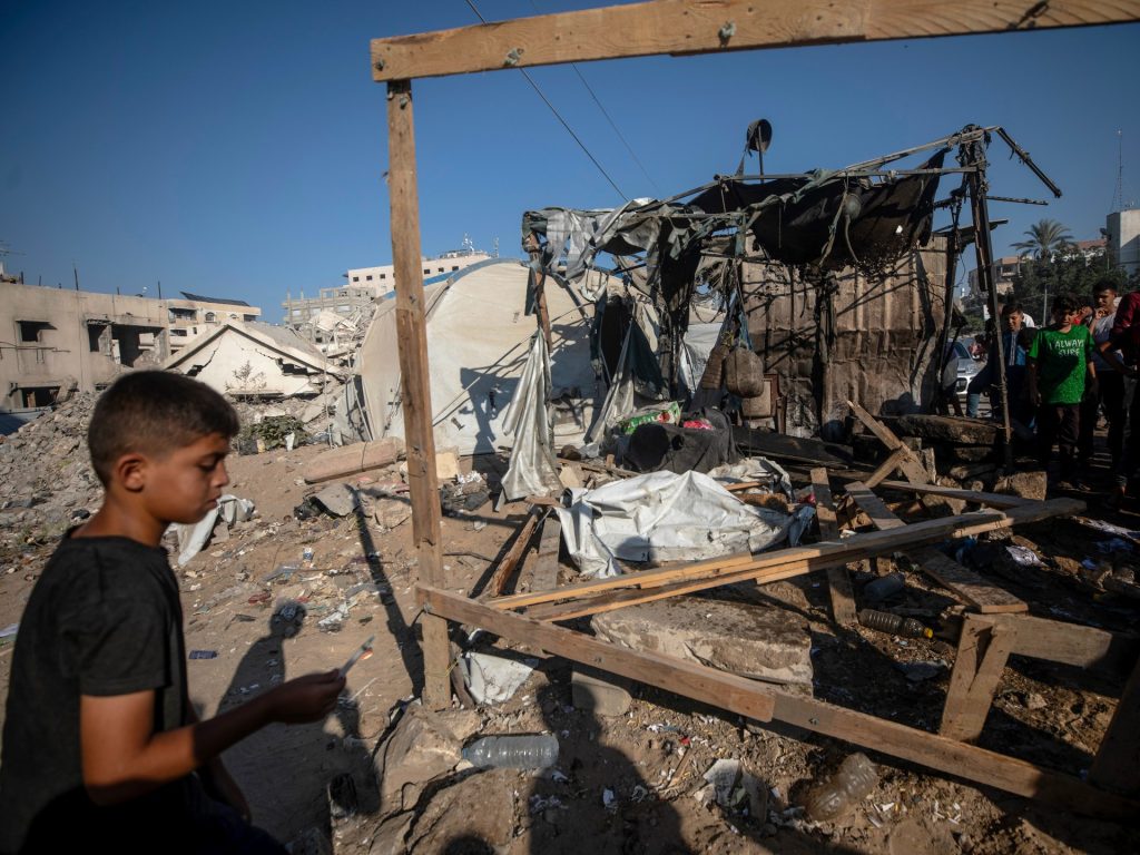 Three killed in strikes on Gaza as Israel renews threats over kite-flying | News