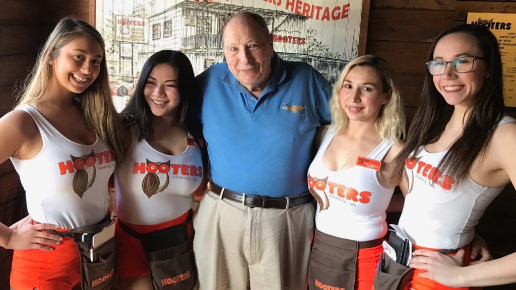 Hooters birthday tradition keeps 102-year-old Navy veteran coming back