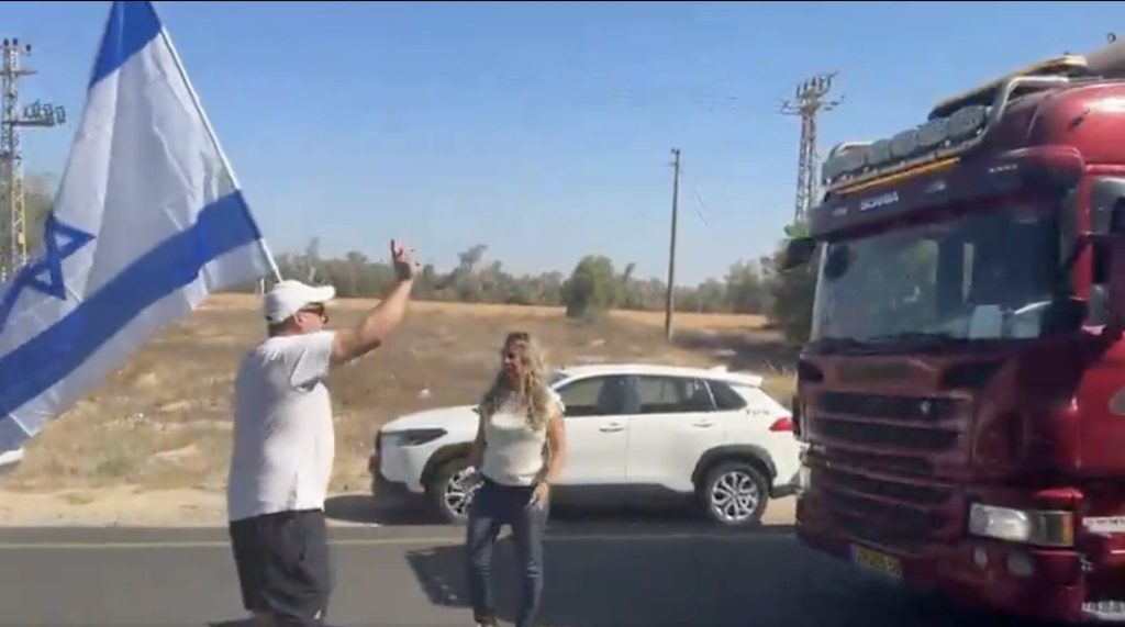 Israeli protesters block aid trucks from reaching Gaza | Newsfeed