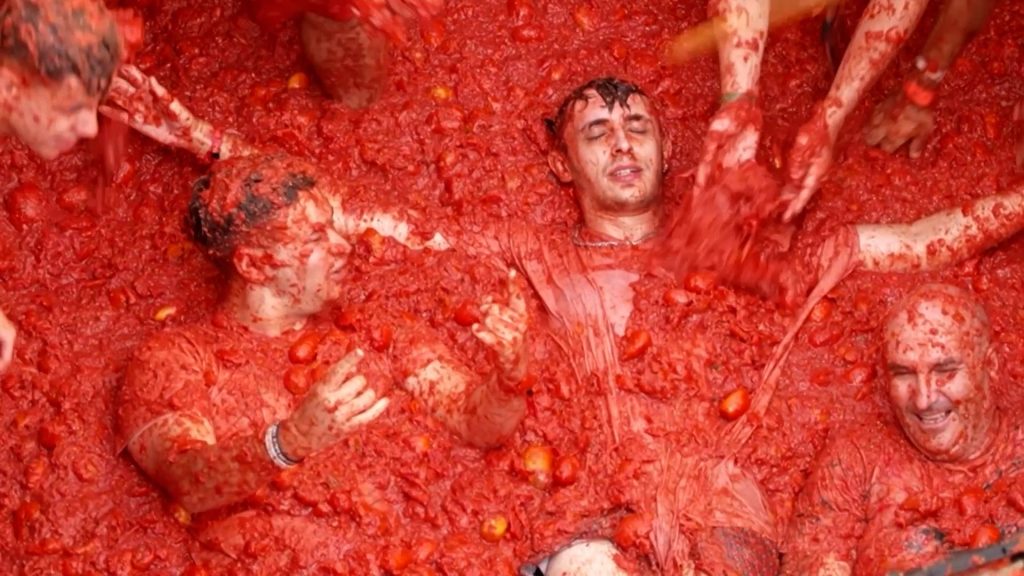 Spain’s tomato food fight leaves thousands covered in pulp | Newsfeed