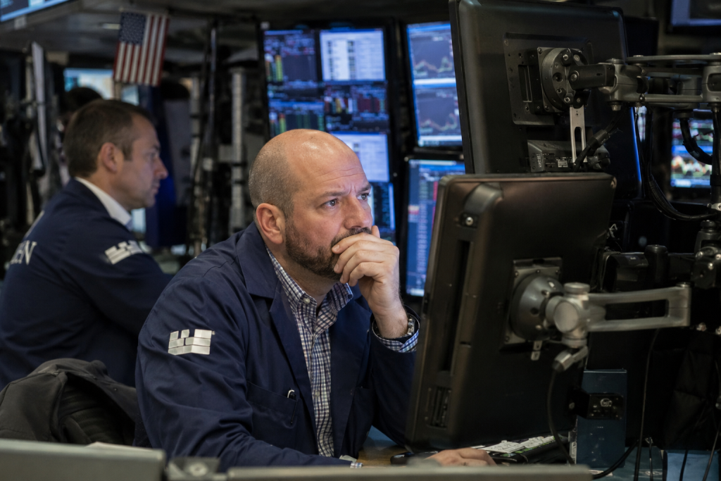 Dow falls 454 points as earnings, Hormuz tensions weigh on Wall Street