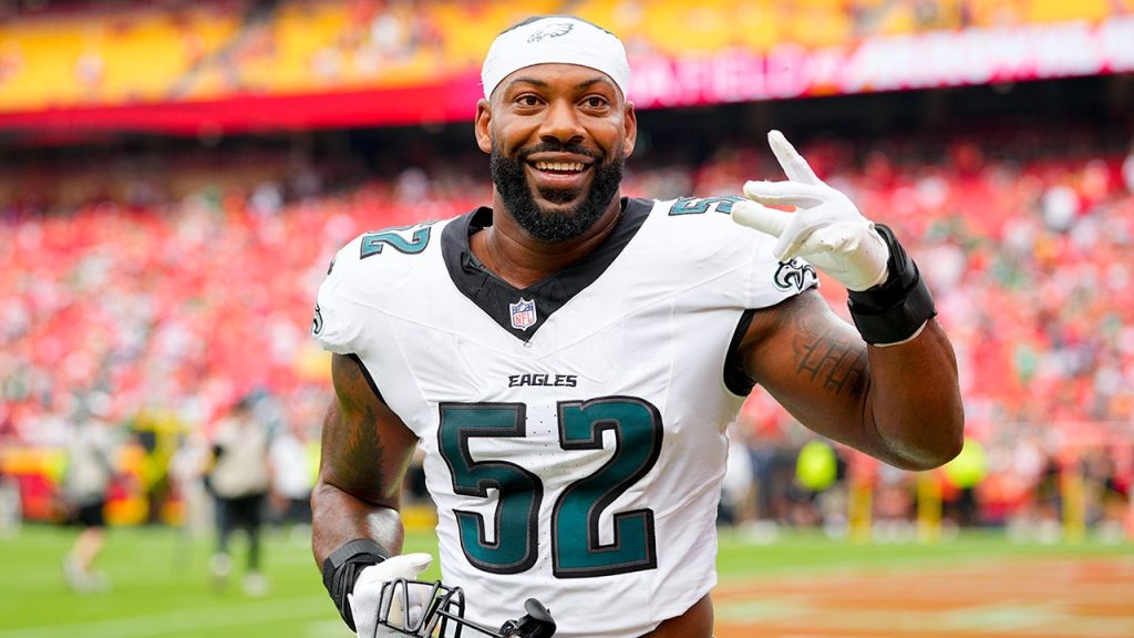 Three-time Pro Bowl defensive end Za’Darius Smith stepped away last year after losing three family members