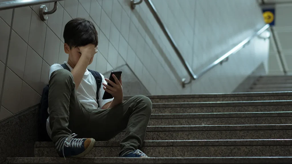 Cyberbullying warning signs every parent and grandparent must know