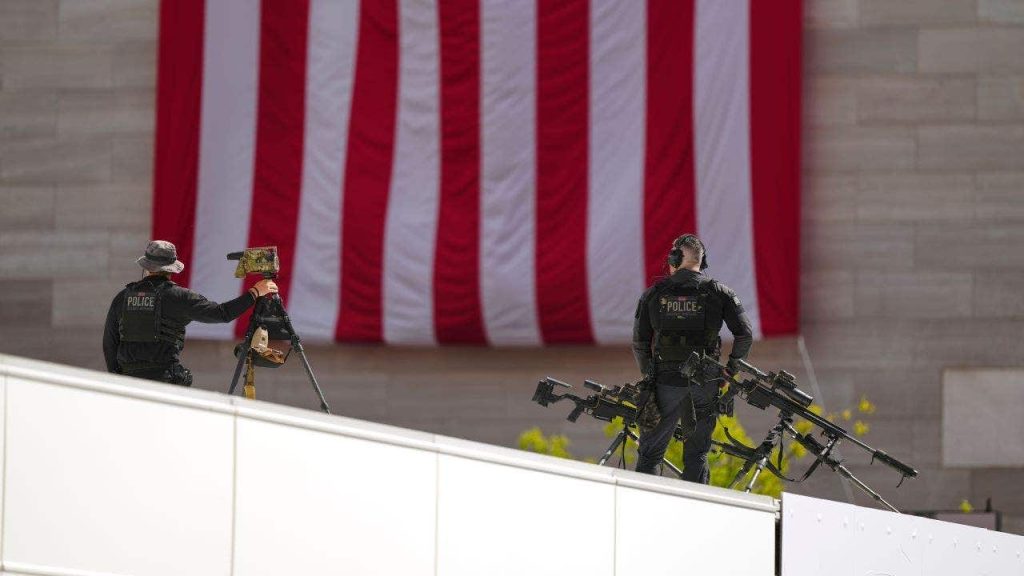 Secret Service officials suspended pending internal misconduct probe