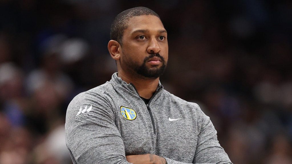 WNBA coach torches league’s officiating after latest bizarre no-call: ‘It’s a f—— joke’