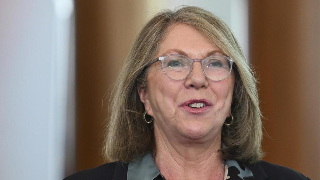 Labor ministers defend lifetime Qantas platinum membership for Transport Minister Catherine King
