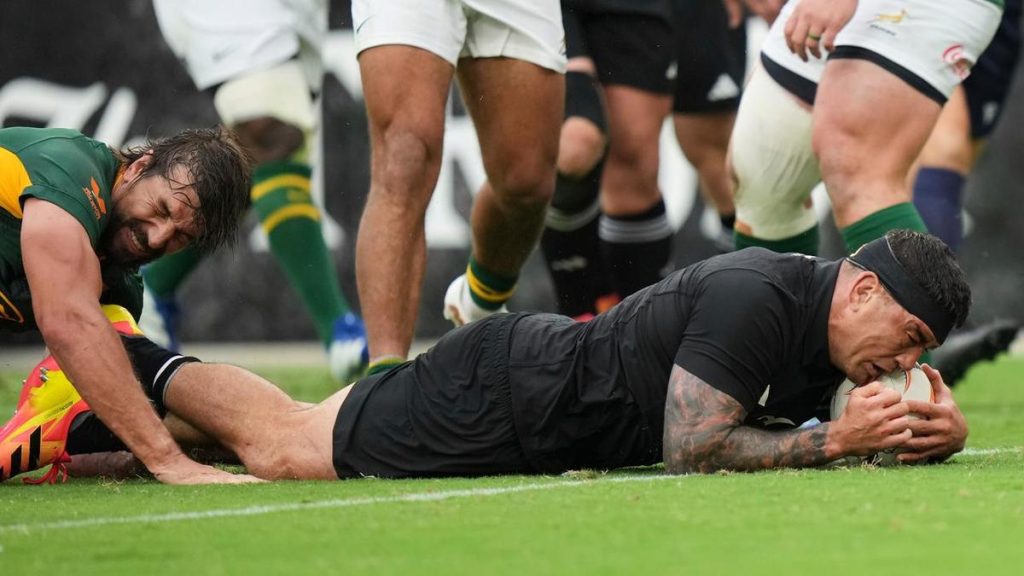 Hooker keeps Cup role despite returning All Black