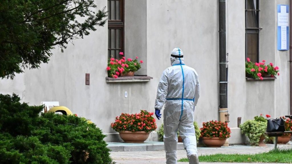 Man kills priest, hurts four in Polish abbey stabbing