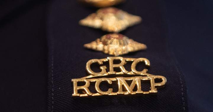 4 teens dead, 4 others sent to hospital after crash near Manitoba resort town – Winnipeg