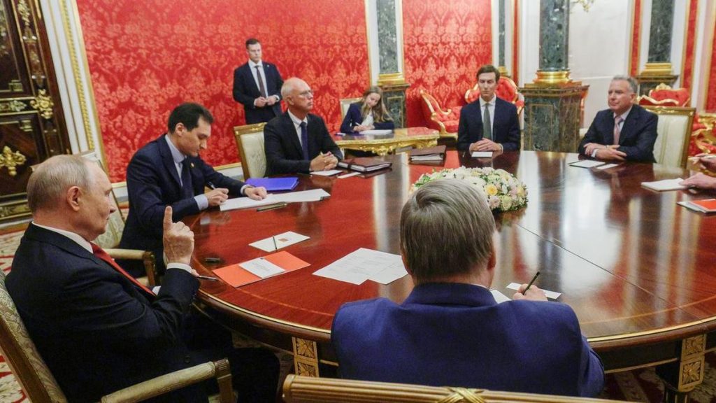 Putin tells US envoys situation in Ukraine 'difficult'