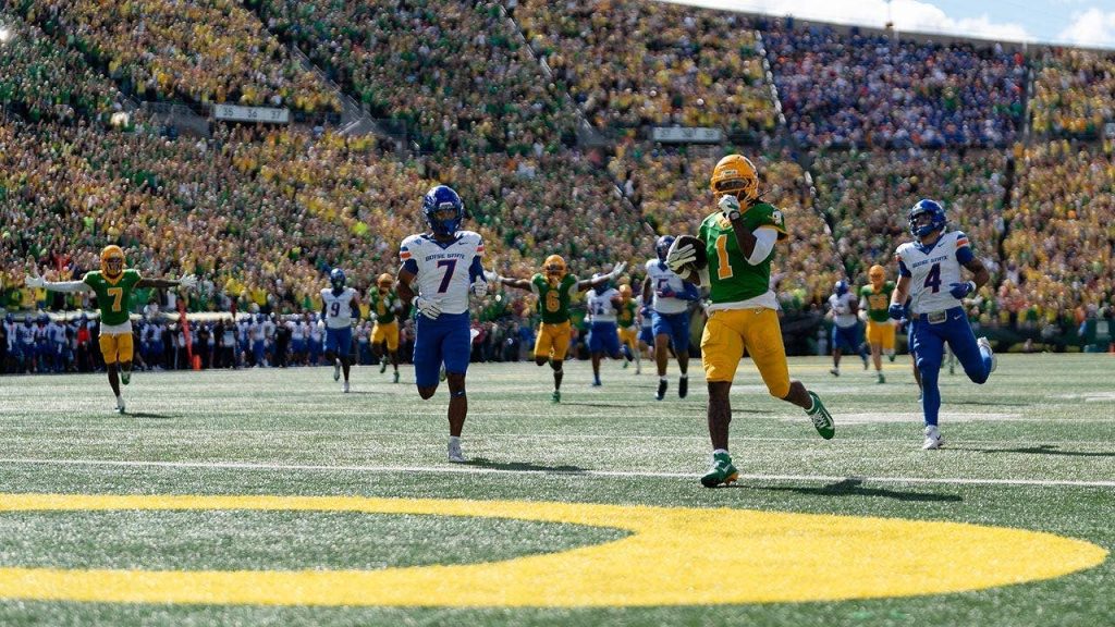 Oregon rallies from slow start, thwarts Boise State’s upset bid in season opener
