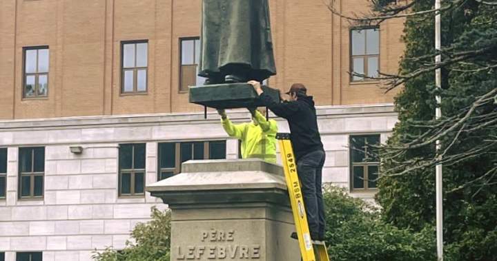 Century-old statue returned to its base in Memramcook, N.B. after vandalism – New Brunswick