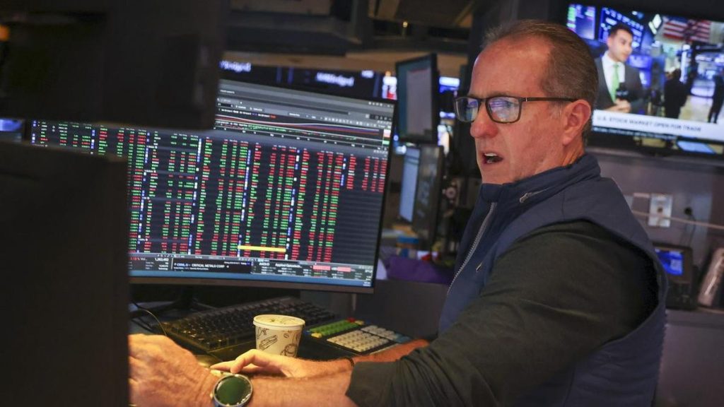 Wall St dips as higher yields, oil prices weigh