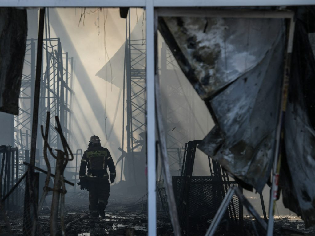 Russia strikes Kyiv as three-day pause during US envoy visits ends | Russia-Ukraine war News