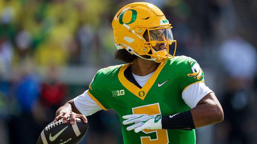 Dan Lanning spars with reporter after Dante Moore misses media following Oregon’s loss to Oklahoma State